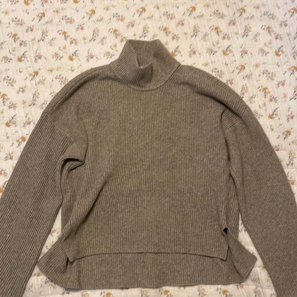 SOLD❤️Abercrombie Mock Neck Sweater - Picture 1 of 3